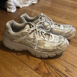 Nike Women's Athletic Shoes - White